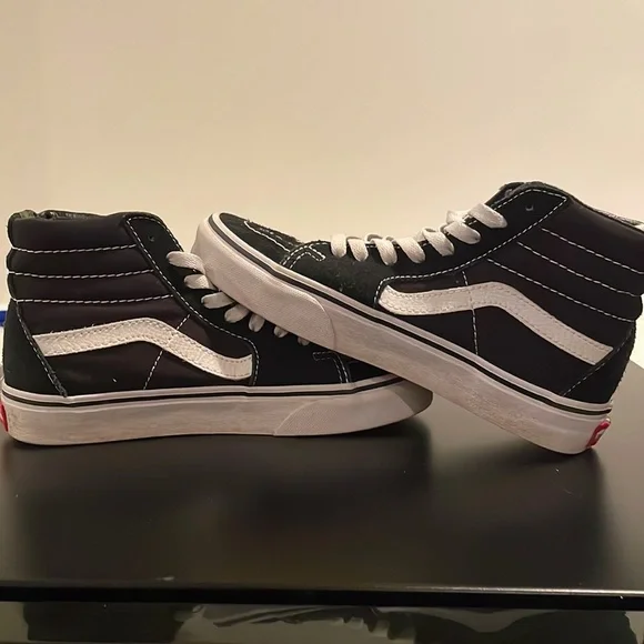 Junior vans size hot sale 4